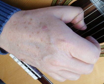Gitarre lernen - Hilfe! Sind meine Hände zu klein? 